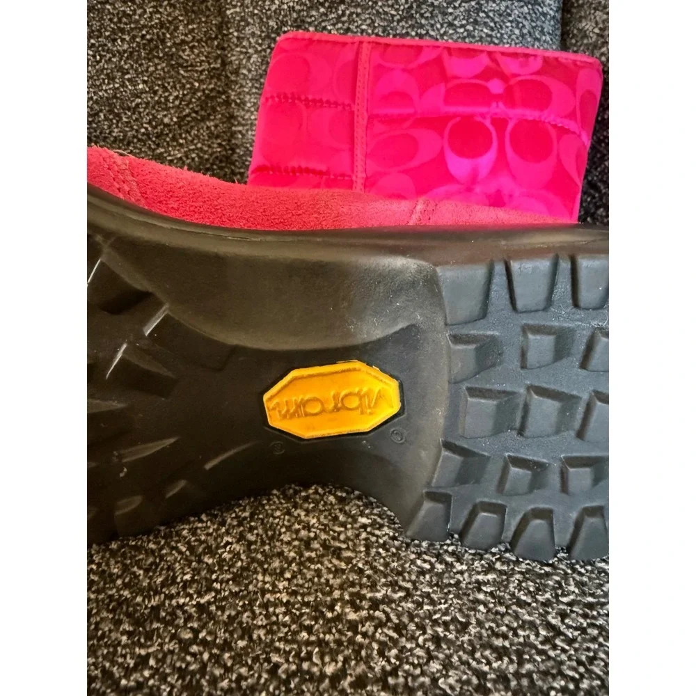 Coach Signature‎ Puffer Snow Boots Fuchsia Pink Women's Size 7.5B